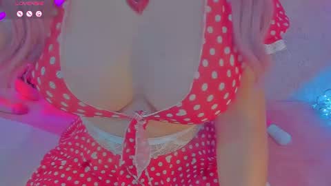Snapshot of yourgirl11555 chatting on 07-04-26, 07:36 Liza online show from 07-04-26, 07:36