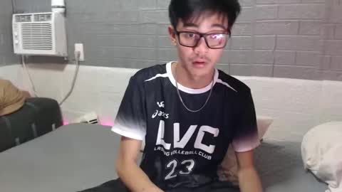 Snapshot of yourguy_josh23 chatting on 04-20-26, 03:31 Josh online show from 04-20-26, 03:31