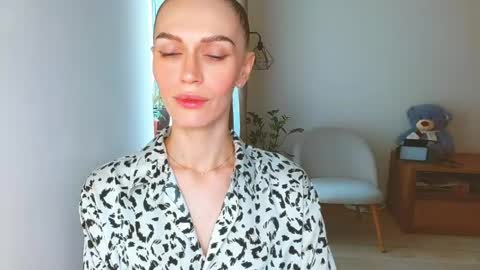 Snapshot of yourladysunshine chatting on 05-01-26, 06:40 Ksyusha online show from 05-01-26, 06:40