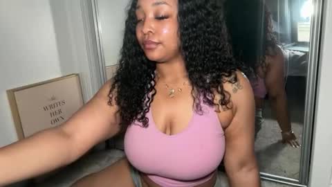 Snapshot of yourmommysilk chatting on 03-21-26, 02:38 YOURMOMMY online show from 03-21-26, 02:38
