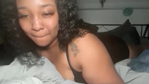 Snapshot of yourmommysilk chatting on 03-27-26, 12:05 YOURMOMMY online show from 03-27-26, 12:05