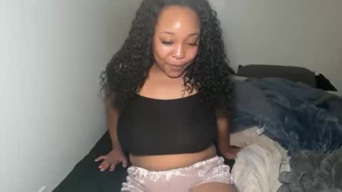 Snapshot of yourmommysilk chatting on 04-29-26, 05:55 YOURMOMMY online show from 04-29-26, 05:55