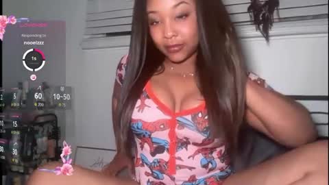 Snapshot of yourmommysilk chatting on 06-17-26, 04:48 YOURMOMMY online show from 06-17-26, 04:48