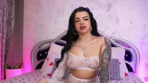 Snapshot of yournaughtyangel1 chatting on 06-07-26, 04:05 Alicia online show from 06-07-26, 04:05