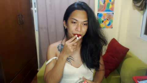 Snapshot of yourpinoy chatting on 01-10-25, 03:06 Iring online show from 01-10-25, 03:06