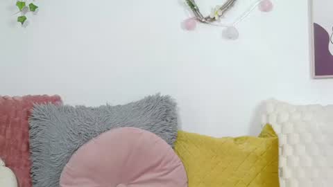 Snapshot of yours_goddess chatting on 06-11-26, 06:00 yours_goddess online show from 06-11-26, 06:00