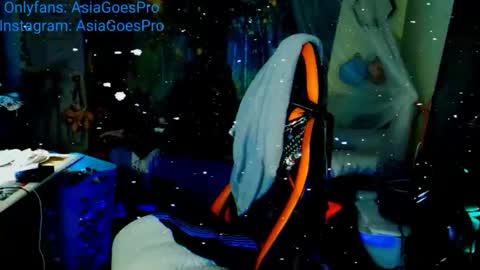 Snapshot of yoursecretgirlfriend963 chatting on 12-19-24, 12:56 AsiaGoesPro - On All Socials online show from 12-19-24, 12:56