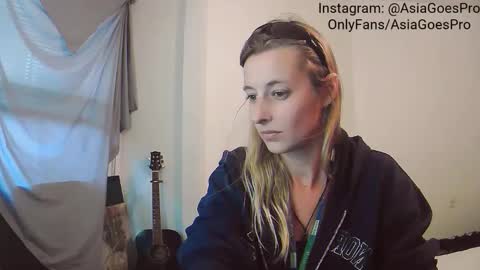 Snapshot of yoursecretgirlfriend963 chatting on 12-19-24, 10:10 AsiaGoesPro - On All Socials online show from 12-19-24, 10:10