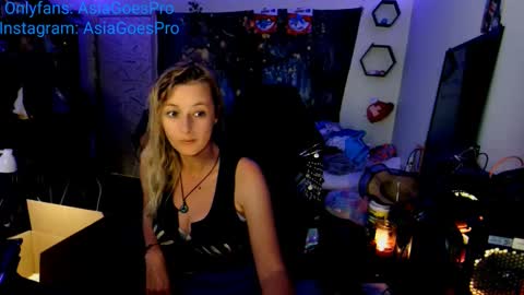 Snapshot of yoursecretgirlfriend963 chatting on 02-03-25, 01:19 AsiaGoesPro - On All Socials online show from 02-03-25, 01:19