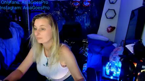 Snapshot of yoursecretgirlfriend963 chatting on 02-09-25, 02:49 AsiaGoesPro - On All Socials online show from 02-09-25, 02:49