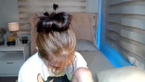 Snapshot of yoursexservice chatting on 10-16-25, 11:28    online show from 10-16-25, 11:28