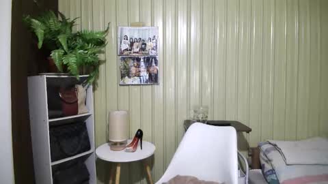Snapshot of yoursubmissive_larah chatting on 04-28-26, 06:40 yoursubmissive_larah online show from 04-28-26, 06:40