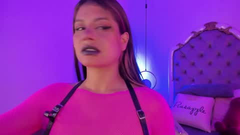 Snapshot of yourwishisme_val chatting on 05-20-26, 08:04 Val online show from 05-20-26, 08:04