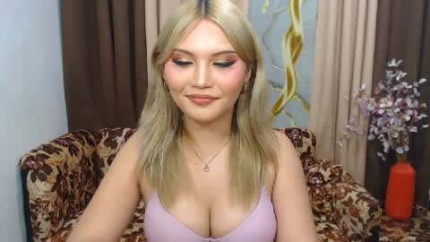 Snapshot of youungsextdeity chatting on 07-07-26, 10:08 cathy online show from 07-07-26, 10:08