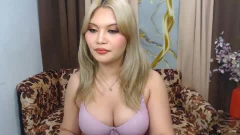 Snapshot of youungsextdeity chatting on 07-12-26, 11:23 cathy online show from 07-12-26, 11:23
