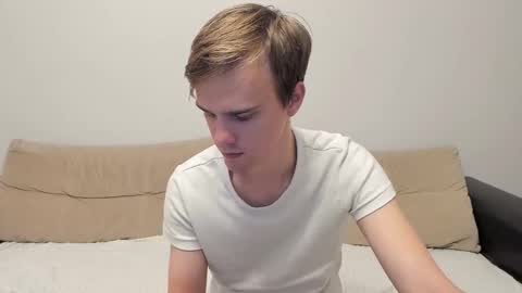 Snapshot of yueslang chatting on 10-06-25, 06:16 Yue Lang and Samm online show from 10-06-25, 06:16