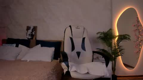 Yuki online show from 06-17-26, 01:45