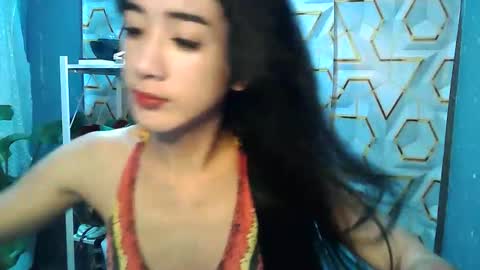 yumi_18 online show from 11-29-25, 06:00