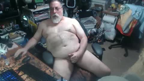 Snapshot of yummyflguy chatting on 05-27-26, 06:05 yummyflguy online show from 05-27-26, 06:05