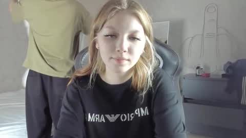 Snapshot of yunarosee chatting on 09-15-25, 04:29 yunarosee online show from 09-15-25, 04:29