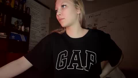 Snapshot of yunarosee chatting on 01-18-26, 12:58 yunarosee online show from 01-18-26, 12:58