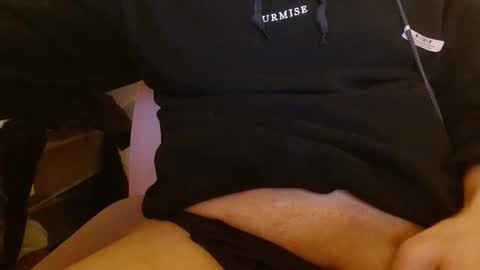 Snapshot of yunaventi chatting on 10-30-25, 02:02 FemboyVenti online show from 10-30-25, 02:02