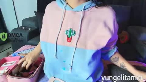 Snapshot of yungelitamor_ chatting on 10-15-25, 04:56 ELITA online show from 10-15-25, 04:56