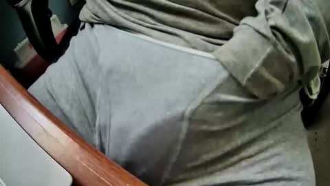 Snapshot of yuppers1234 chatting on 10-15-25, 04:18 yuppers1234 online show from 10-15-25, 04:18