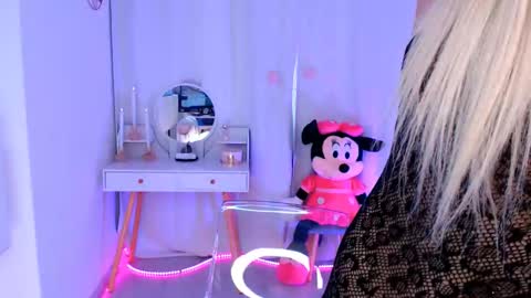 Snapshot of yuukenzi chatting on 02-18-25, 07:21 Maria online show from 02-18-25, 07:21