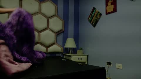 yvi online show from 04-11-26, 11:58