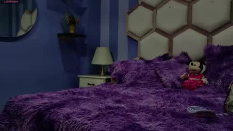 yvi online show from 05-11-26, 12:33