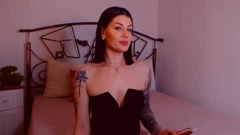 I V Y   online show from 01-17-26, 10:24