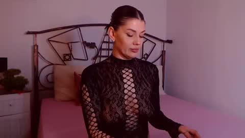 I V Y   online show from 02-17-26, 08:48