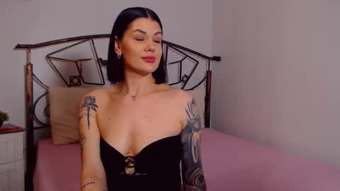 I V Y   online show from 03-20-26, 08:57