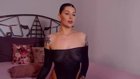 Snapshot of yvonneeverlee chatting on 04-22-26, 09:27 I V Y online show from 04-22-26, 09:27