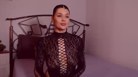 Snapshot of yvonneeverlee chatting on 04-28-26, 08:47 I V Y online show from 04-28-26, 08:47