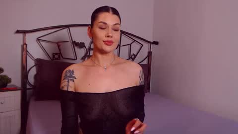 Snapshot of yvonneeverlee chatting on 04-30-26, 08:26 I V Y online show from 04-30-26, 08:26