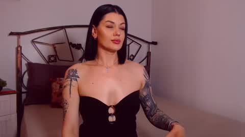 Snapshot of yvonneeverlee chatting on 05-09-26, 07:30 I V Y online show from 05-09-26, 07:30