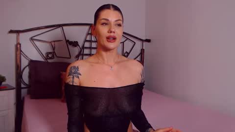 Snapshot of yvonneeverlee chatting on 05-22-26, 07:52 I V Y online show from 05-22-26, 07:52