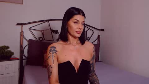 Snapshot of yvonneeverlee chatting on 05-29-26, 07:56 I V Y online show from 05-29-26, 07:56