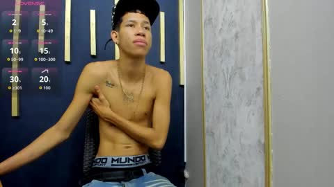 Snapshot of zack_horny19 chatting on 09-28-25, 12:21 Zack online show from 09-28-25, 12:21