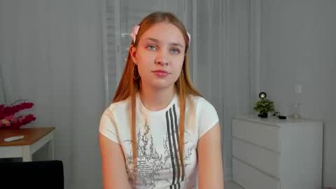 Marina online show from 10-21-25, 01:01