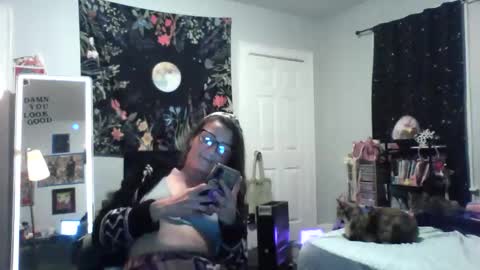 Snapshot of zaddyslilslutbucket chatting on 10-29-25, 11:17 zaddyslilslutbucket online show from 10-29-25, 11:17