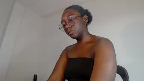 Snapshot of zahhysims chatting on 02-21-25, 01:33 zahhy online show from 02-21-25, 01:33