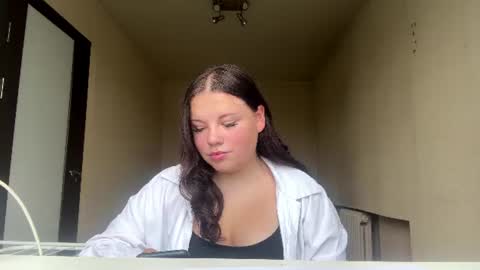 Snapshot of zanaestrin chatting on 08-04-26, 08:28 Liana online show from 08-04-26, 08:28