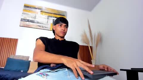 Zander online show from 11-05-25, 01:33