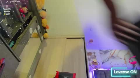 Snapshot of zandraa_milf chatting on 05-29-26, 11:52 Zandra online show from 05-29-26, 11:52