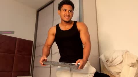 Snapshot of zane_lux chatting on 02-19-25, 12:22 Zane Lux online show from 02-19-25, 12:22
