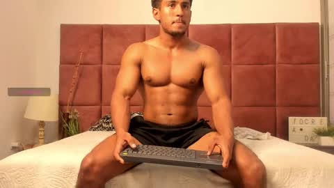 Snapshot of zane_lux chatting on 02-26-25, 07:16 Zane Lux online show from 02-26-25, 07:16