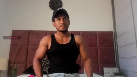 Snapshot of zane_lux chatting on 03-05-25, 01:50 Zane Lux online show from 03-05-25, 01:50